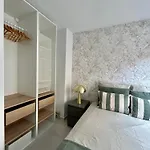 Carre D'or - Private Garage Apartment Menton